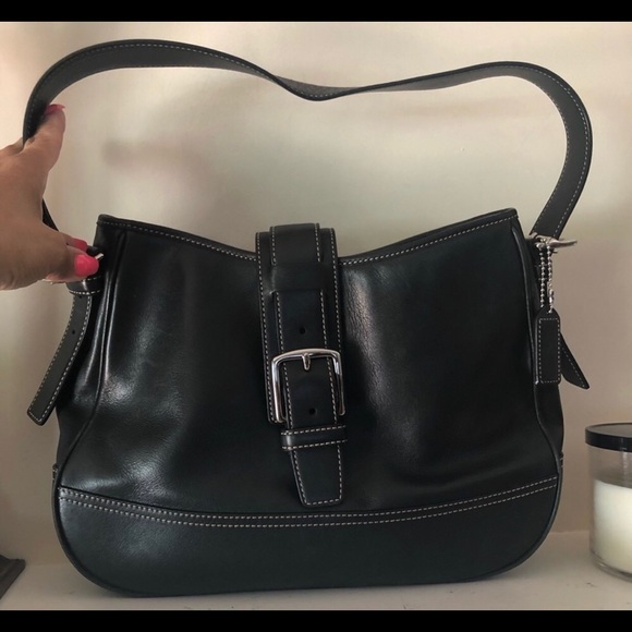 Coach Hamptons Buckle Shoulder Bag. - Picture 7 of 7